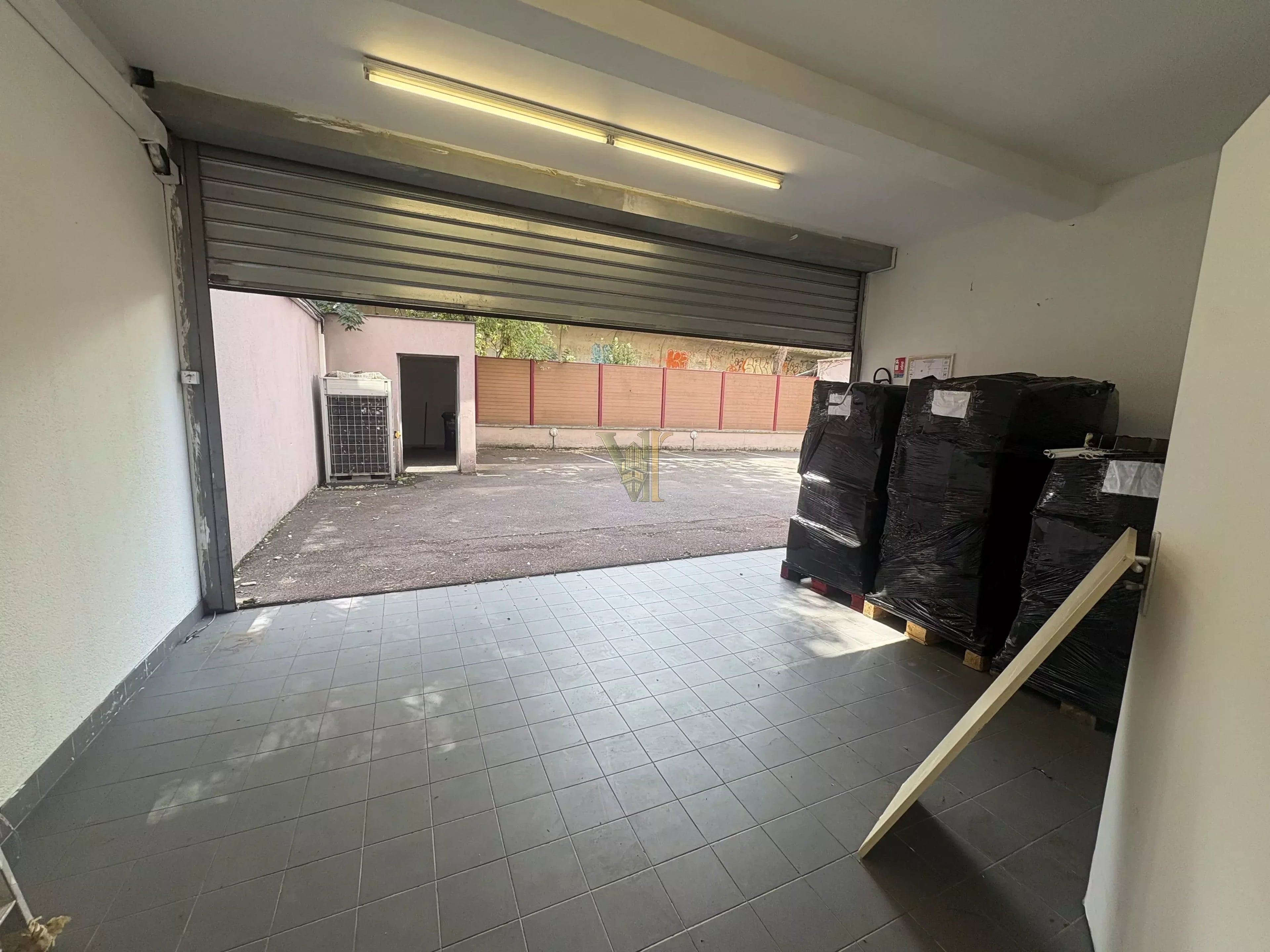 LOCAL COMMERCIAL À LOUER - 120 m² – Saint-Maurice — Saint-Maurice — réf. VI-183 — photo 4
