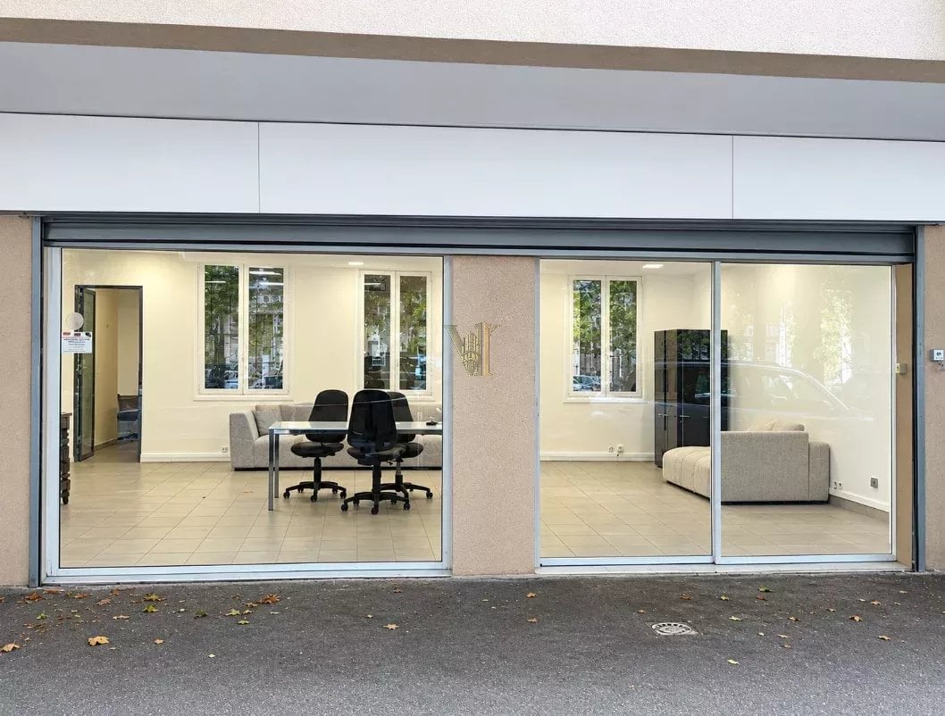 LOCAL COMMERCIAL À LOUER - 120 m² – Saint-Maurice — Local commercial — Saint-Maurice — réf. VI-183
