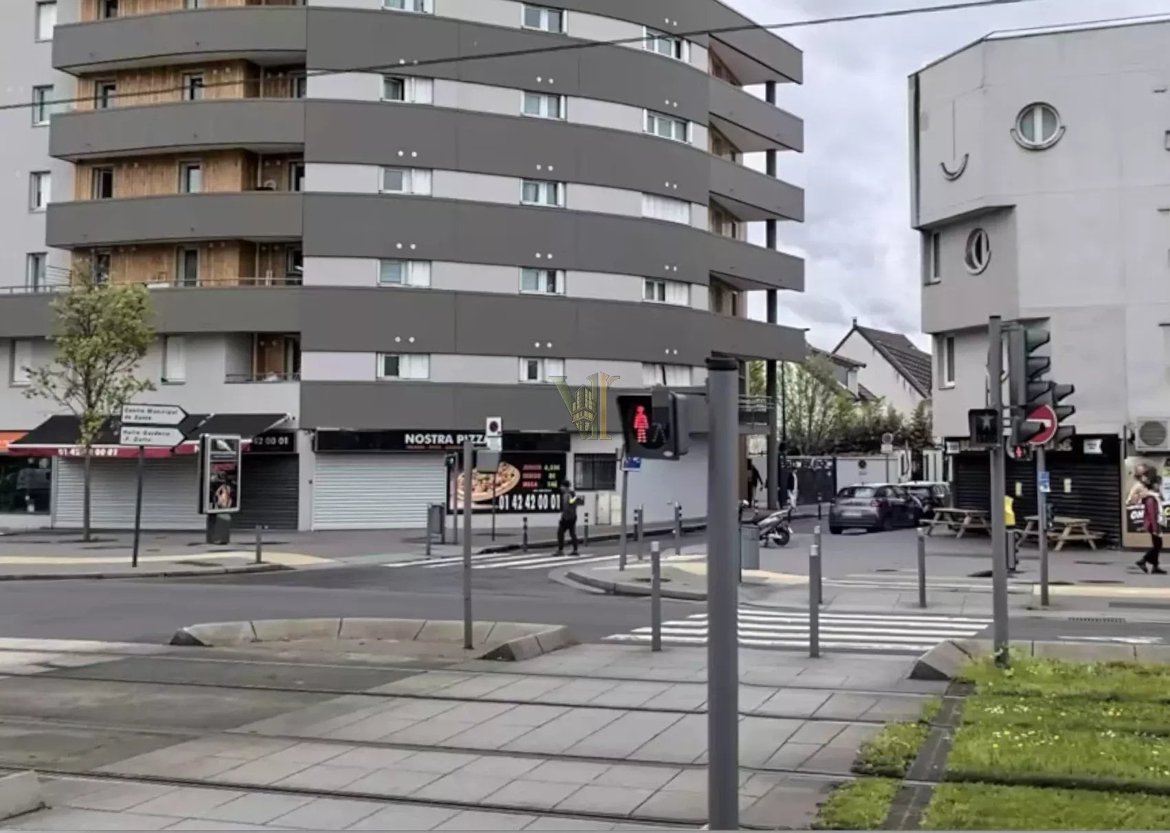 À VENDRE – Murs commerciaux de 140 m² – Tous commerces – Colombes — Local commercial — Colombes — réf. VI-29