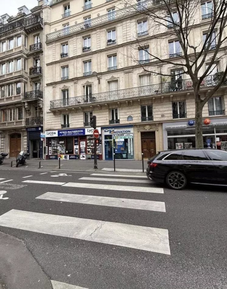 Local commercial avec vitrine – Paris 9ᵉ — Local commercial — Rochechouart, Paris 9ème — réf. VI-84