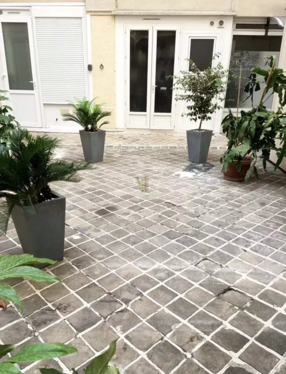CESSION DE FONDS / ACTIVITÉ – PARIS 8E – CHAMPS-ÉLYSÉES – 16 M² — Local commercial — Faubourg-du-Roule, Paris 8ème — réf. VI-182