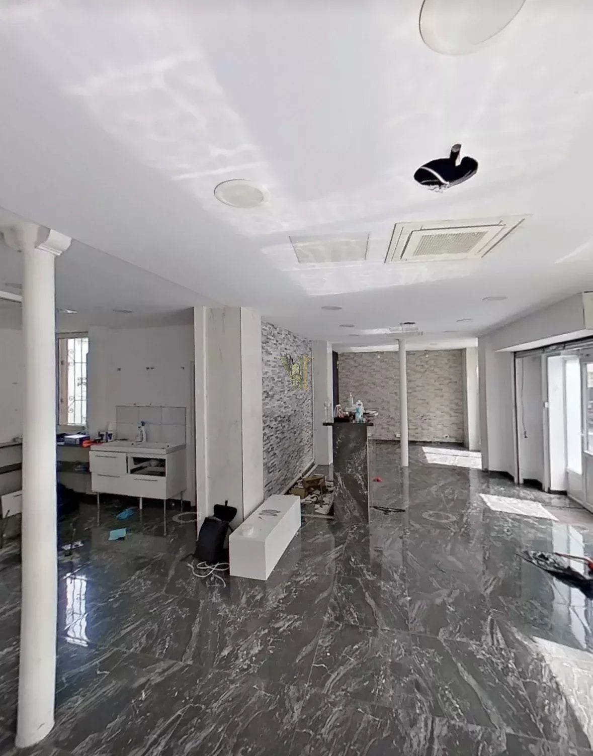 LOCAL COMMERCIAL À LOUER – 91 m² – SURESNES — Suresnes — réf. VI-186 — photo 2