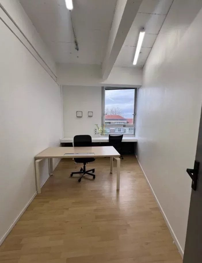 BUREAUX À LOUER – CENTRE-VILLE – MONTREUIL — Local commercial — Montreuil — réf. VI-128