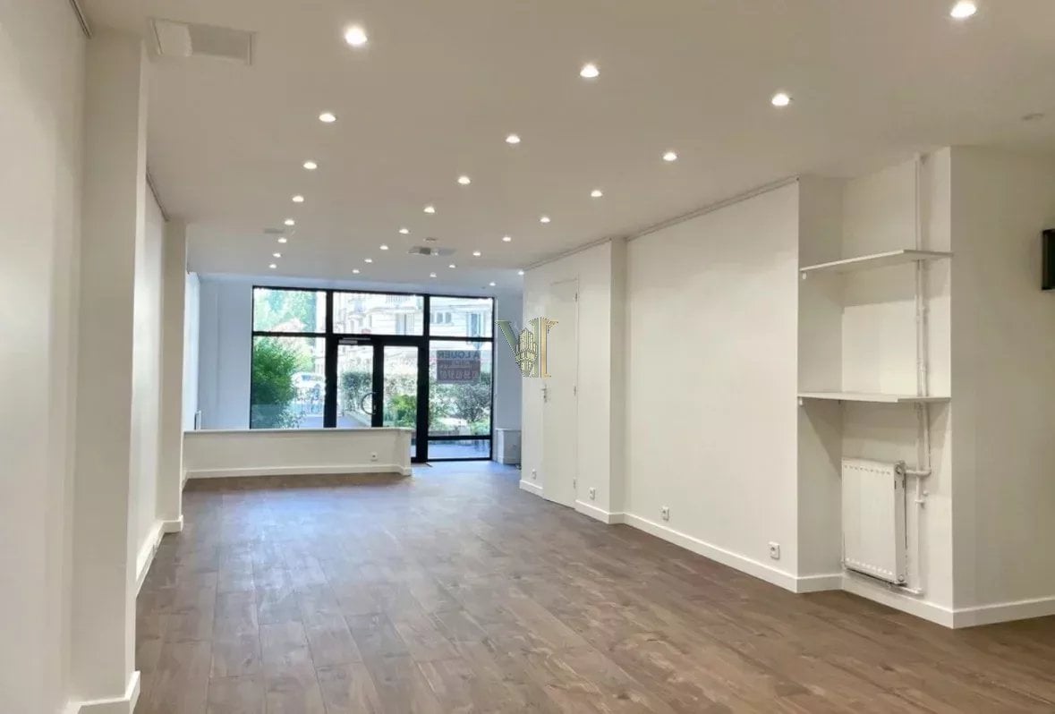 LOCAL COMMERCIAL À LOUER – 110 m² – PARIS 15ᵉ — Local commercial — Saint-Lambert, Paris 15ème — réf. VI-187