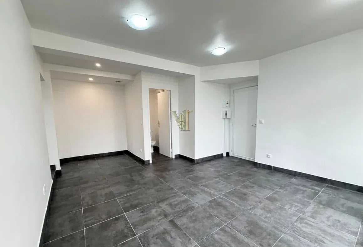 LOCAL COMMERCIAL À LOUER – CHARENTON-LE-PONT – 30 m² — Local commercial — Charenton-le-Pont — réf. VI-202