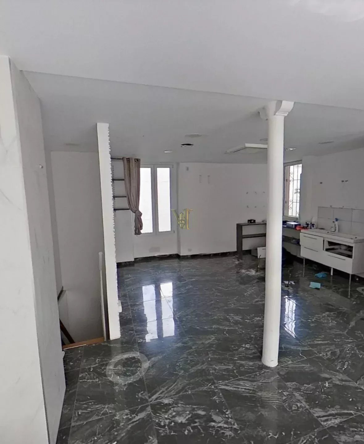 LOCAL COMMERCIAL À LOUER – 91 m² – SURESNES — Suresnes — réf. VI-186 — photo 1