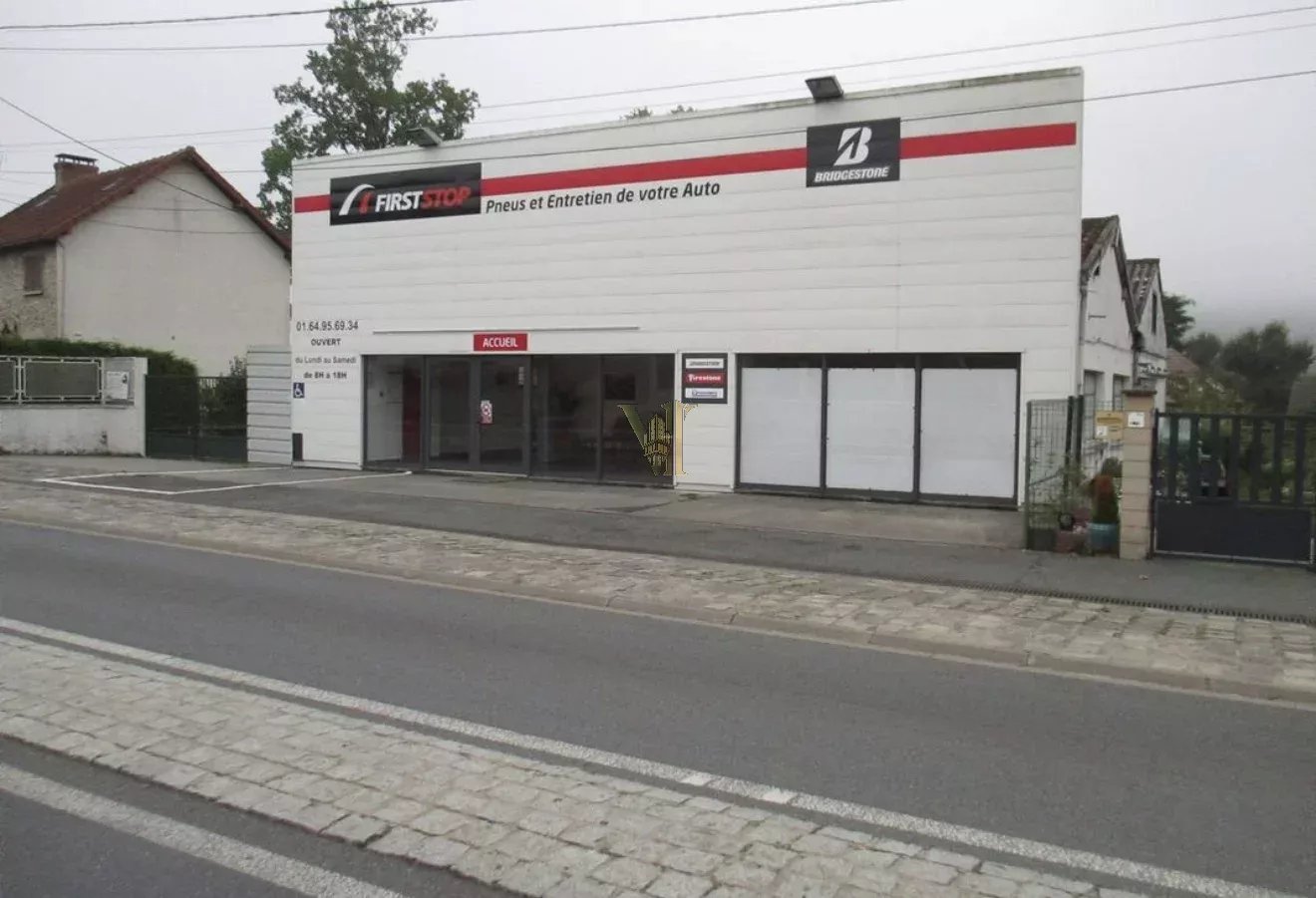Opportunité pour investisseur – Entrepôt occupé – Axe principal — Saint-Chéron — réf. VI-30 — photo 1